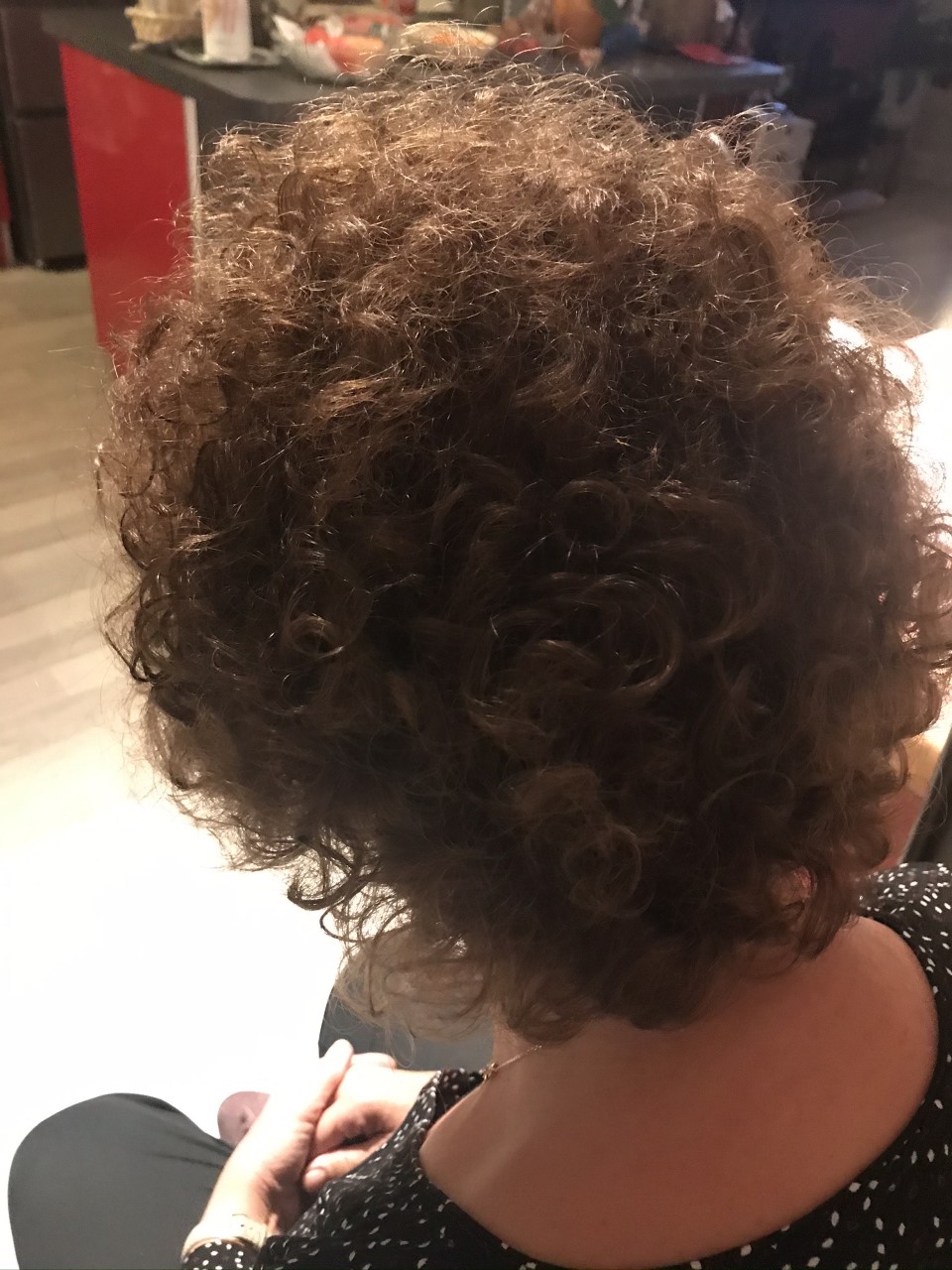 coupe courte bouclée